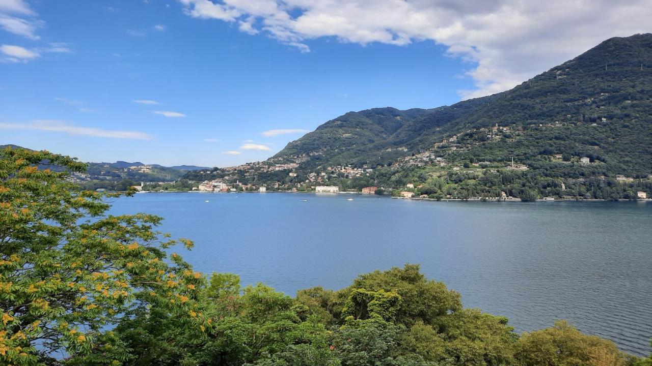 An Armchair On The Lake Blevio Bagian luar foto
