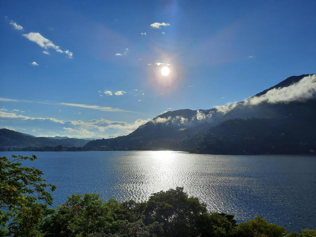 An Armchair On The Lake Blevio Bagian luar foto